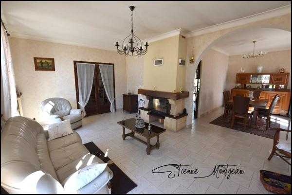 Ensemble immobilier, une maison, trois granges, deux ateliers, 24 hectare de terres.