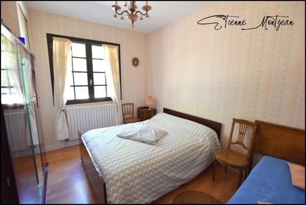 Ensemble immobilier, une maison, trois granges, deux ateliers, 24 hectare de terres.