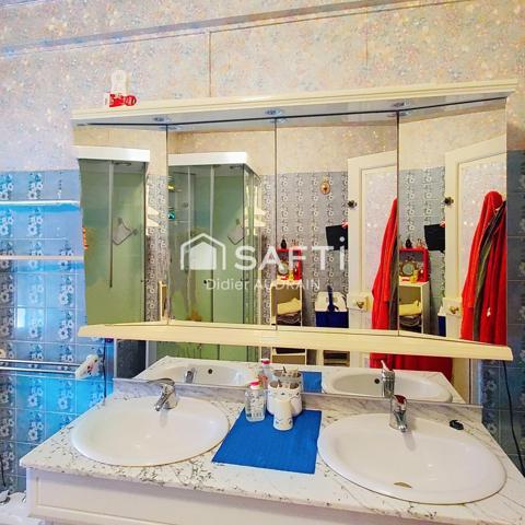 Majestueuse maison avec vaste terrain au coeur du village