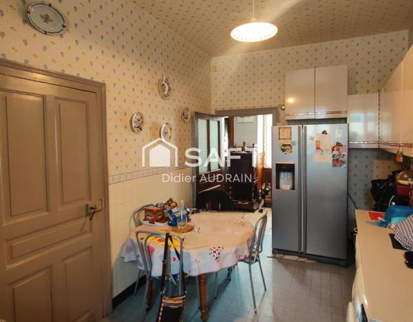 Majestueuse maison avec vaste terrain au coeur du village