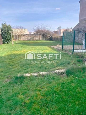 Majestueuse maison avec vaste terrain au coeur du village