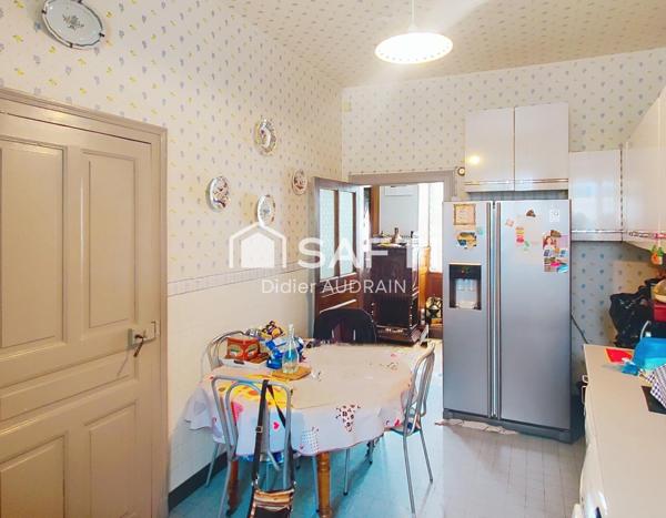 Majestueuse maison avec vaste terrain au coeur du village