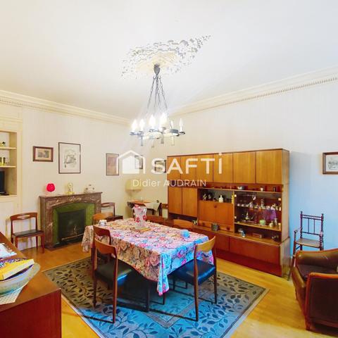 Majestueuse maison avec vaste terrain au coeur du village