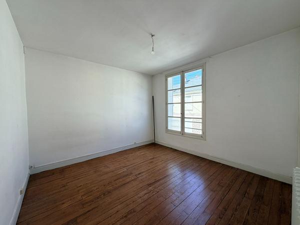 Gros potentiel à Saumur. Maison + terrain de 2000 m² quartier Gare.