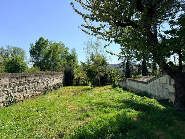 Gros potentiel à Saumur. Maison + terrain de 2000 m² quartier Gare.