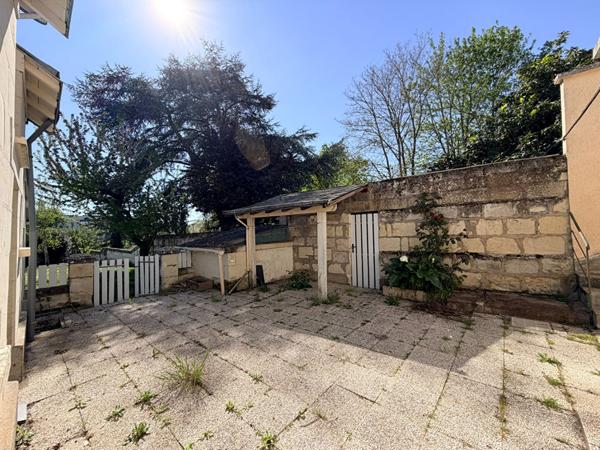 Gros potentiel à Saumur. Maison + terrain de 2000 m² quartier Gare.