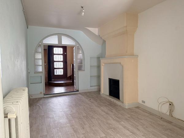 Gros potentiel à Saumur. Maison + terrain de 2000 m² quartier Gare.