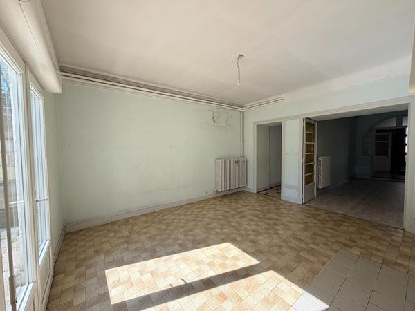 Gros potentiel à Saumur. Maison + terrain de 2000 m² quartier Gare.