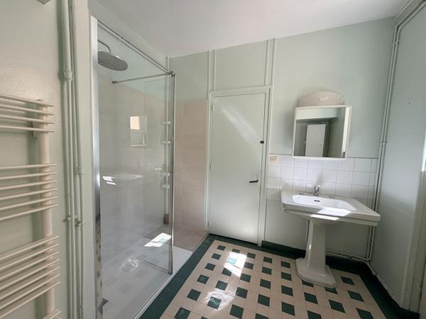 Gros potentiel à Saumur. Maison + terrain de 2000 m² quartier Gare.