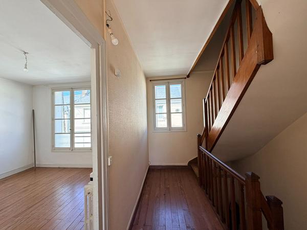 Gros potentiel à Saumur. Maison + terrain de 2000 m² quartier Gare.