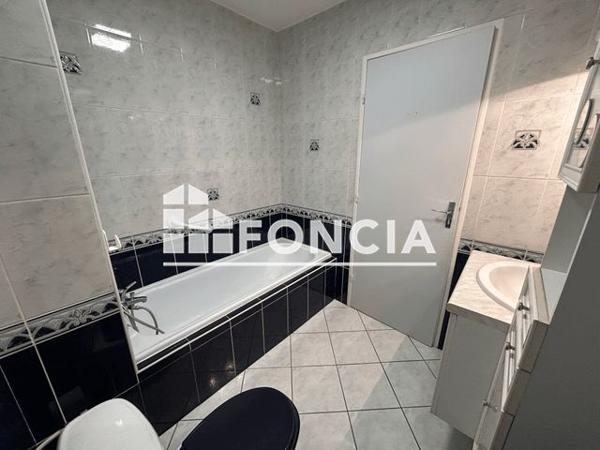 Location Appartement 2 pièces 61.8 m² - Caluire Et Cuire 69300