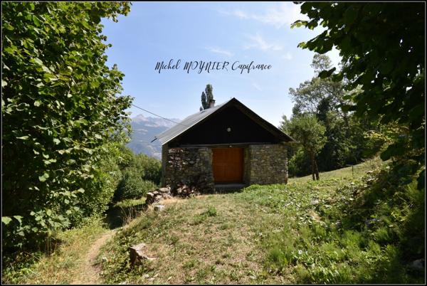 Maison en pierre dans les bois, refuge de montagne à CHAMPCELLA (05)