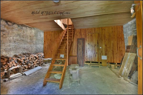 Maison en pierre dans les bois, refuge de montagne à CHAMPCELLA (05)