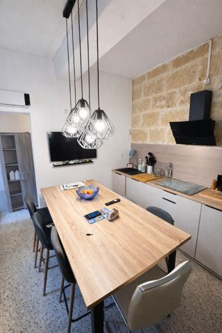 Centre de Vauvert - Maison de village 5 pièces ? 106 m² - Cour intérieure