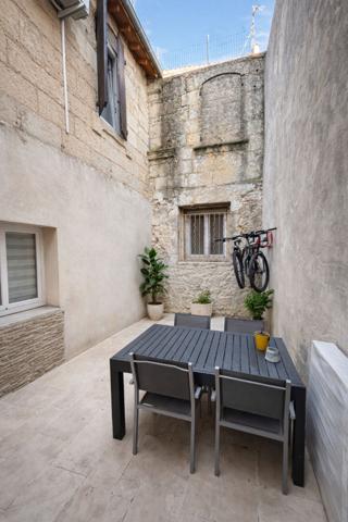 Centre de Vauvert - Maison de village 5 pièces ? 106 m² - Cour intérieure