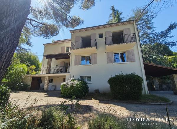 Villa de caractères - 267,5m² - 3785m² terrain