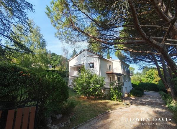 Villa de caractères - 267,5m² - 3785m² terrain