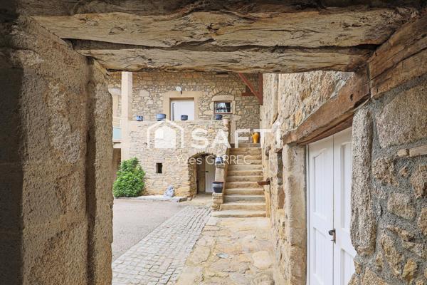 Corps de ferme de 222 m² entièrement rénovée  + 228 m2 annexes