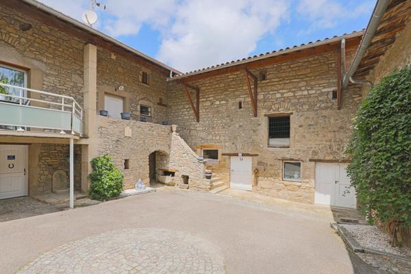 Corps de ferme de 222 m² entièrement rénovée  + 228 m2 annexes