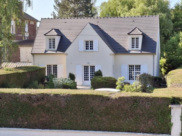 Vieux-Moulin (60350) MAISON CONTEMPORAINE DE 242 m²