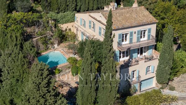 RARE : Maison de village avec Piscine