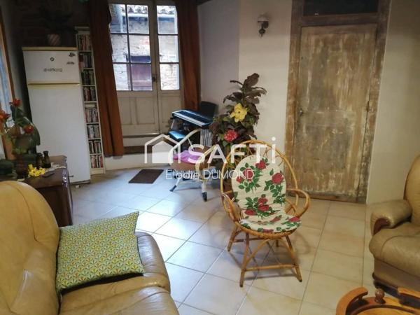 Maison de village en pierre à rénover située au centre de Saint Amour