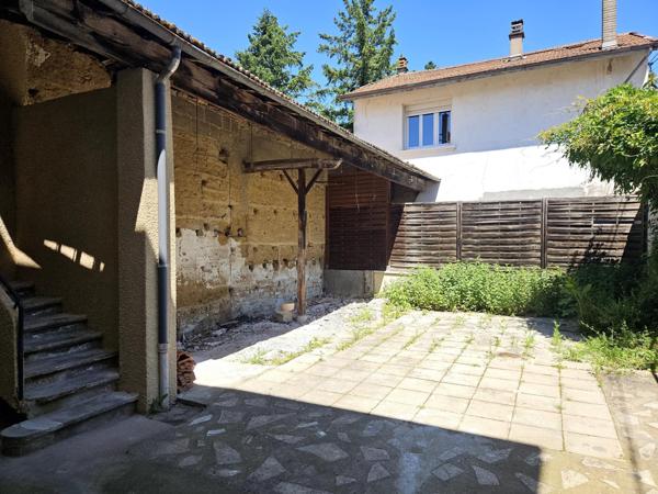 T4, moderne avec cour et parking