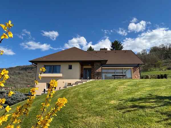 Maison à vendre - 4 chambres, grand terrain, proche écoles