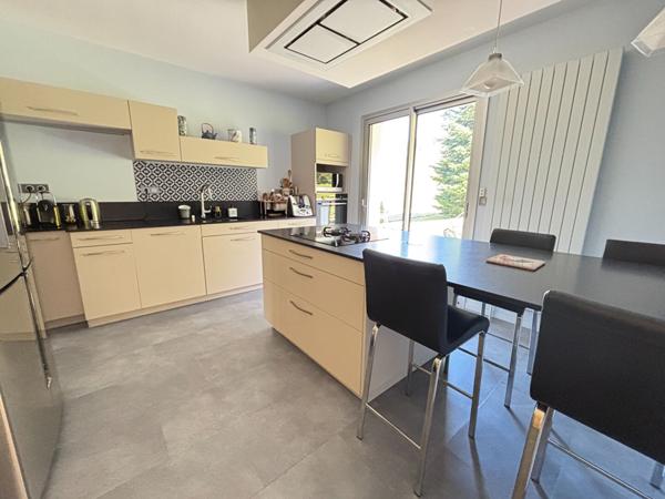 Maison à vendre - 4 chambres, grand terrain, proche écoles