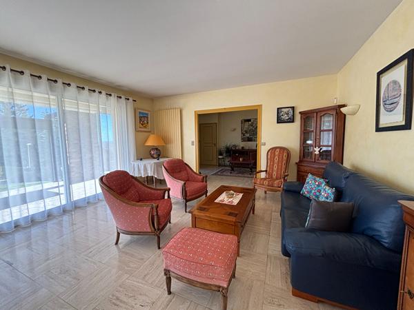 Maison à vendre - 4 chambres, grand terrain, proche écoles