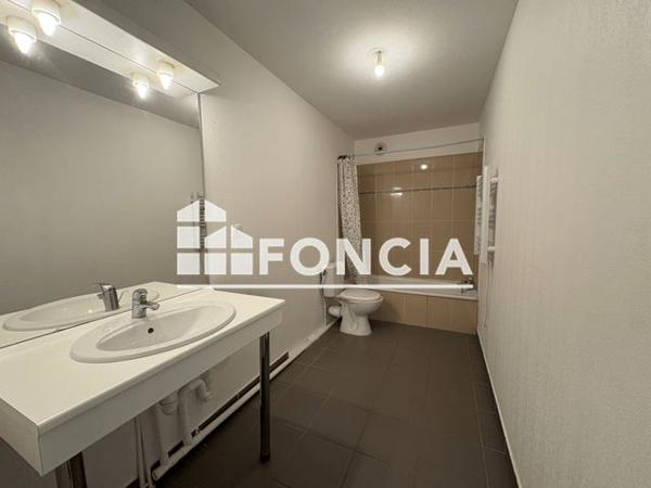 Location Appartement 2 pièces 48.31 m² - 31 RUE ANTOINE VACHER Meyzieu 69330