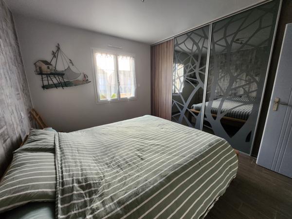 Sainte-Gemme-la-Plaine (85400) Maison plain-pied de 88 m2 + véranda de 27m2 pour un total de 115m2, garage, atelier et garage à camping-car.