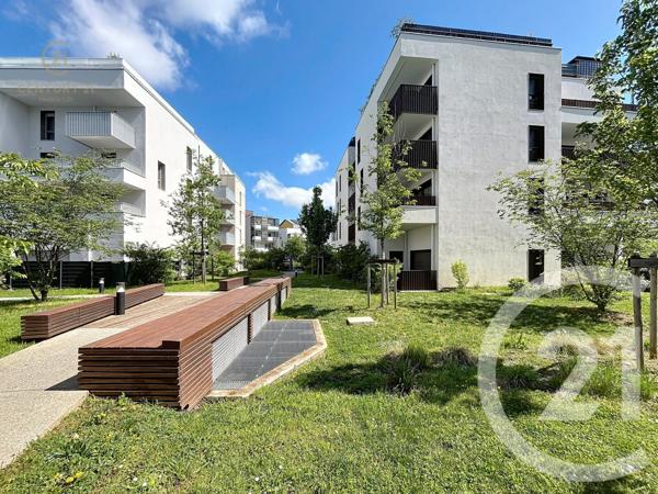 Appartement F4 à vendre  5 pièces - 83,14 m2 ST PRIEST - 69