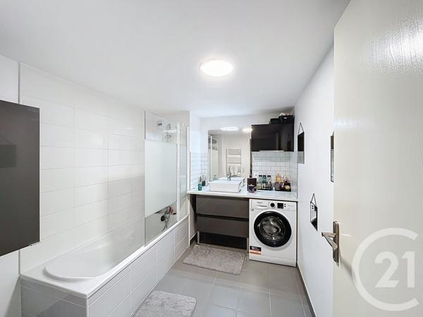 Appartement F4 à vendre  5 pièces - 83,14 m2 ST PRIEST - 69