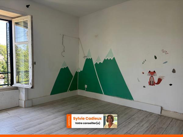 À pied des commerces et de la gare – Maison en pierre de 135 m² avec garage et terrain clos