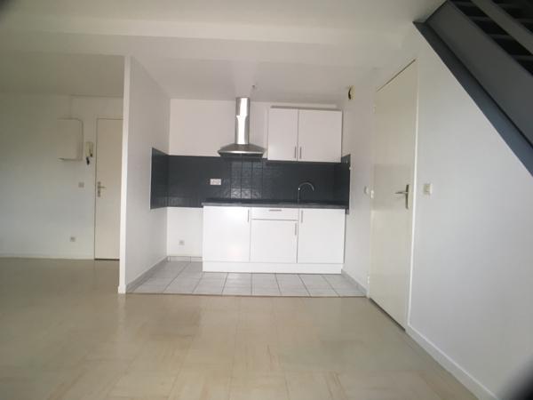 Corbeil-Essonnes (91100) Duplex située au BORD D'ESSONNE - secteur calme