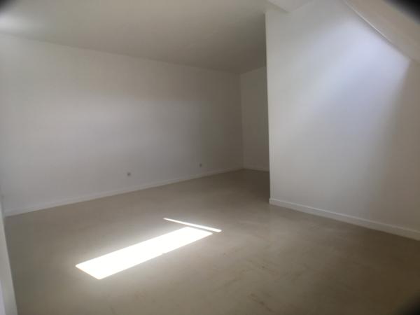 Corbeil-Essonnes (91100) Duplex située au BORD D'ESSONNE - secteur calme