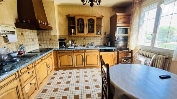 BAUD / Néo-bretonne des années 70 offrant 4 chambres