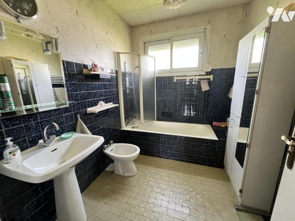 BAUD / Néo-bretonne des années 70 offrant 4 chambres