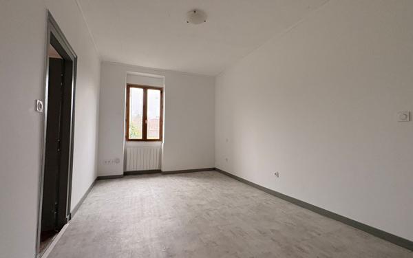 Appartement à louer    3 pièces •  Saint-Cyprien-sur-Dourdou