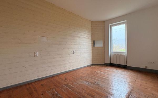 Appartement à louer    3 pièces •  Saint-Cyprien-sur-Dourdou