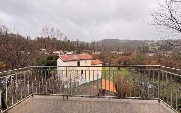 Appartement à louer    3 pièces •  Saint-Cyprien-sur-Dourdou