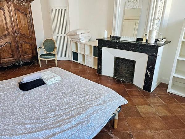 Maison bourgeoise rénovée avec garage et jardin