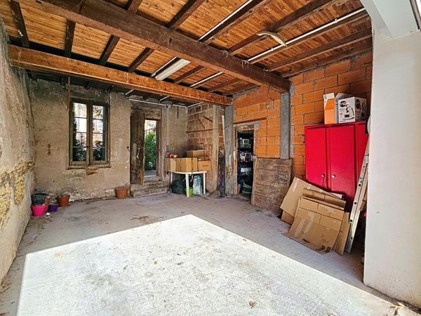 Maison bourgeoise rénovée avec garage et jardin