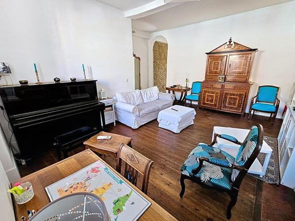 Maison bourgeoise rénovée avec garage et jardin