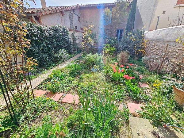 Maison bourgeoise rénovée avec garage et jardin