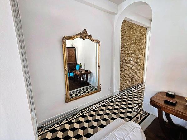 Maison bourgeoise rénovée avec garage et jardin