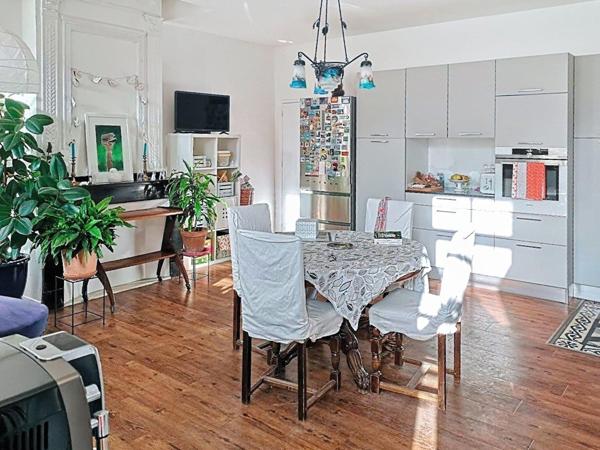 Maison bourgeoise rénovée avec garage et jardin