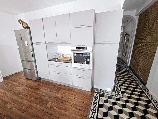 Maison bourgeoise rénovée avec garage et jardin