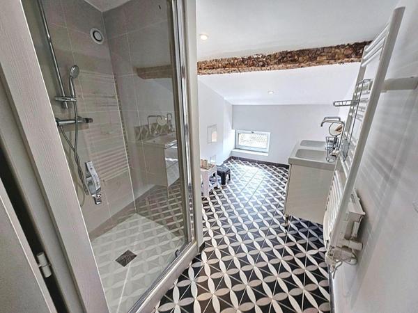 Maison bourgeoise rénovée avec garage et jardin